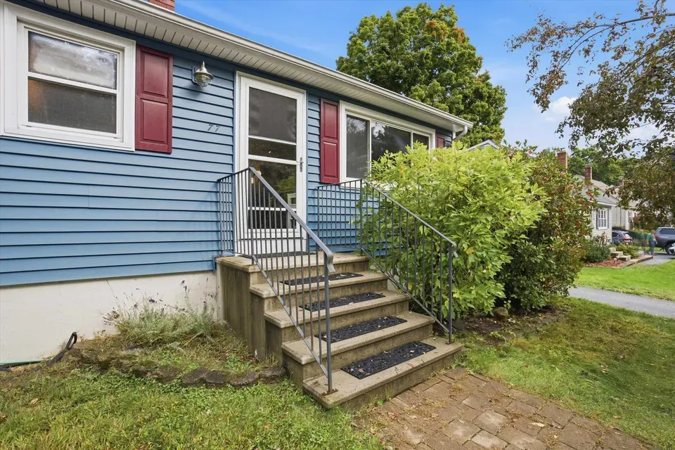 2 Bed 1 Bath Established Mid-Century Residence in Manchester, NH - 4