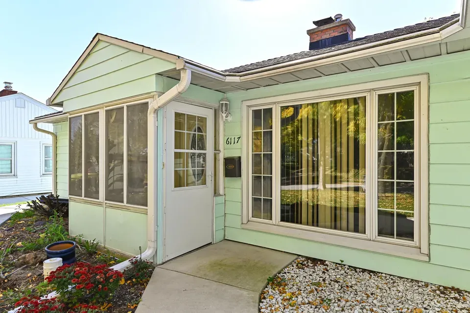 2 Bed 1 Bath Established Mid-Century Residence in Milwaukee, WI - 4