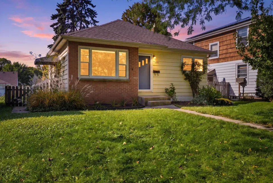 2 Bed 1 Bath Established Mid-Century Residence in Milwaukee, WI - 1