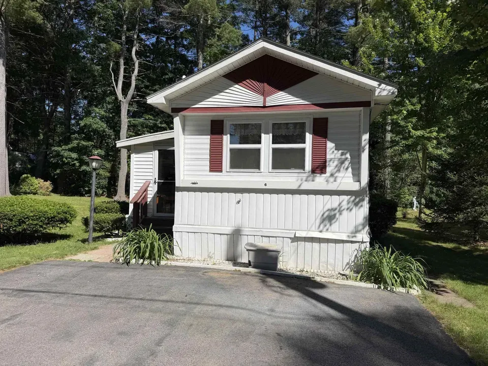 2 Bed 1 Bath Established Mid-Century Residence in Nashua, NH - 1