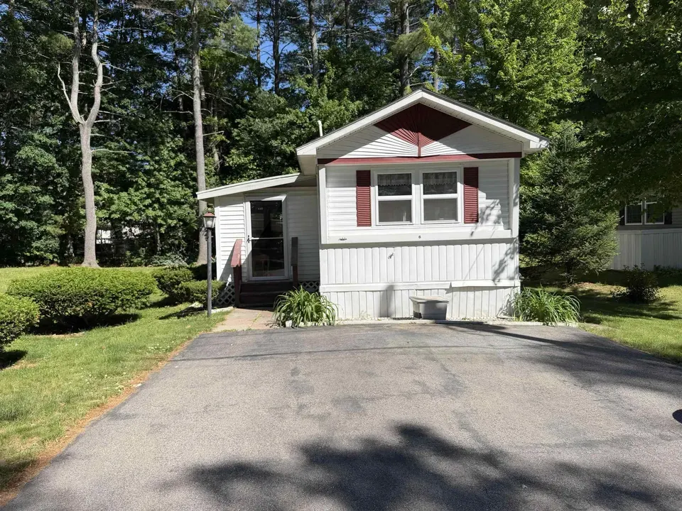 2 Bed 1 Bath Established Mid-Century Residence in Nashua, NH - 2