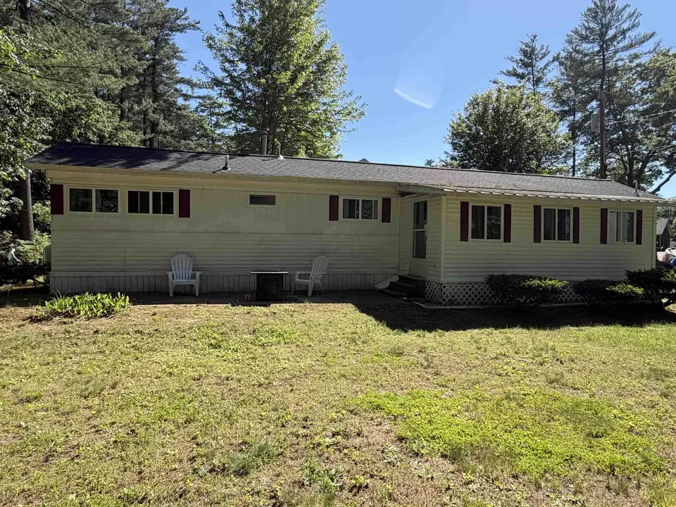 2 Bed 1 Bath Established Mid-Century Residence in Nashua, NH - 4