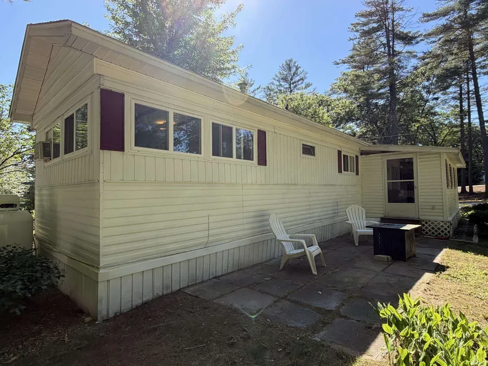 2 Bed 1 Bath Established Mid-Century Residence in Nashua, NH - 5