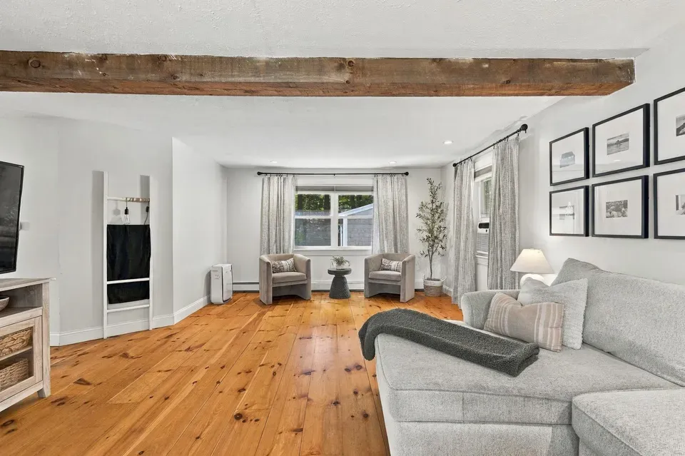 2 Bed 1 Bath Established Mid-Century Residence in Nashua, NH - 5
