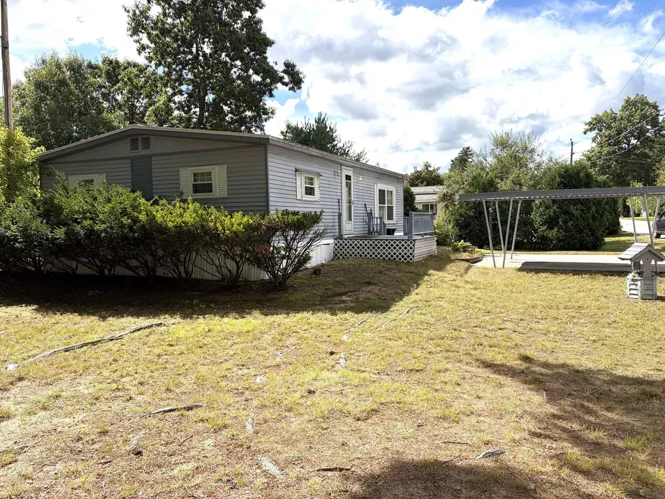 2 Bed 1 Bath Established Mid-Century Residence in Nashua, NH - 2