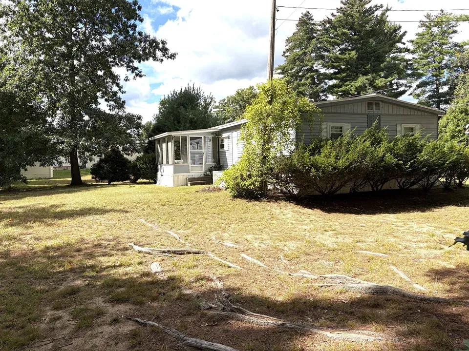 2 Bed 1 Bath Established Mid-Century Residence in Nashua, NH - 3