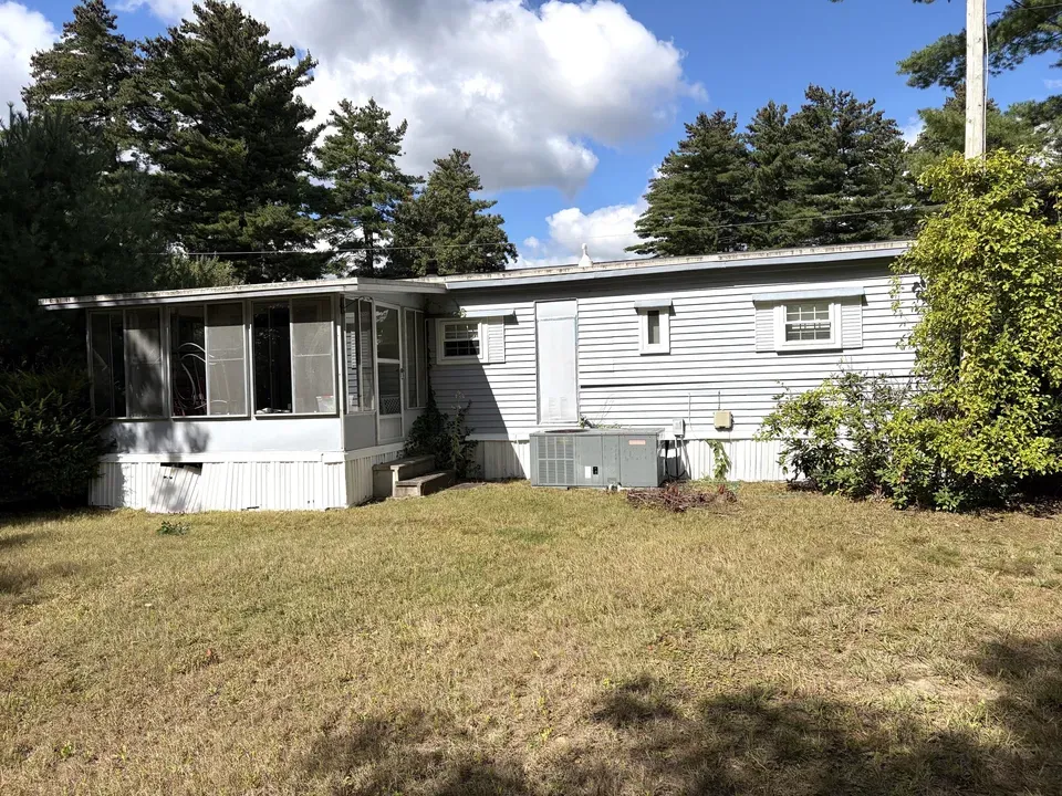 2 Bed 1 Bath Established Mid-Century Residence in Nashua, NH - 4