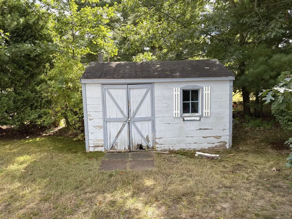 2 Bed 1 Bath Established Mid-Century Residence in Nashua, NH - 5