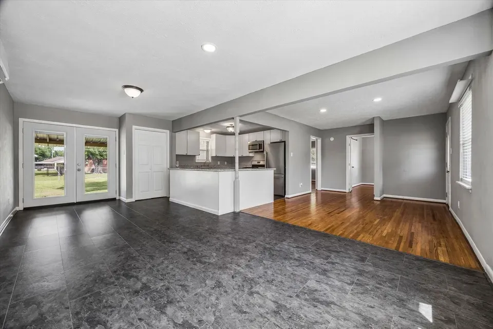 2 Bed 1 Bath Established Mid-Century Residence in Pearland, TX - 2
