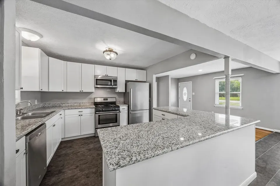2 Bed 1 Bath Established Mid-Century Residence in Pearland, TX - 4