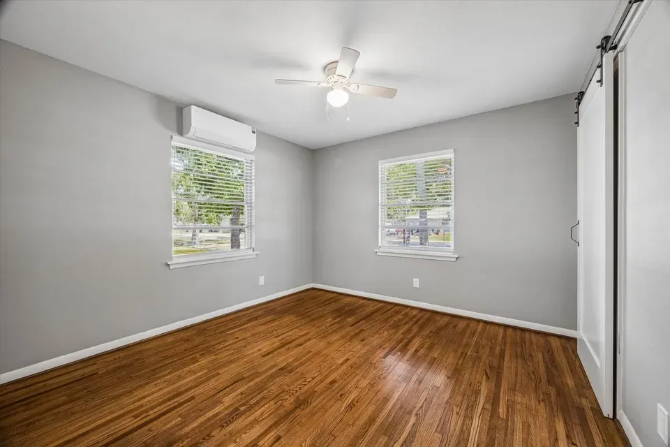 2 Bed 1 Bath Established Mid-Century Residence in Pearland, TX - 5