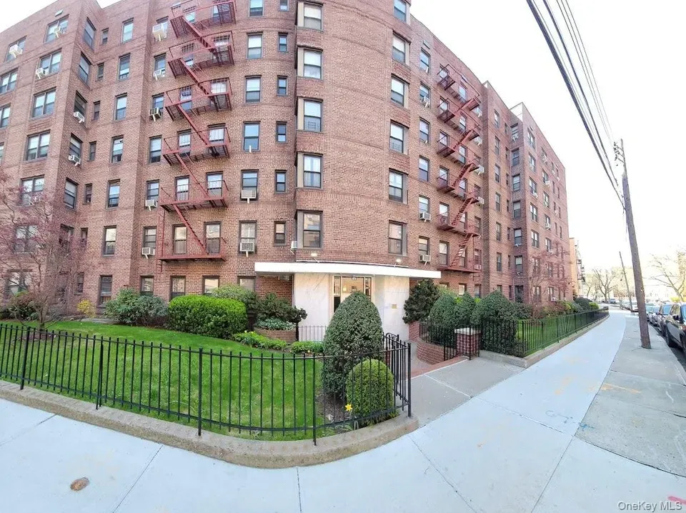 2 Bed 1 Bath Established Mid-Century Residence in Queens, NY