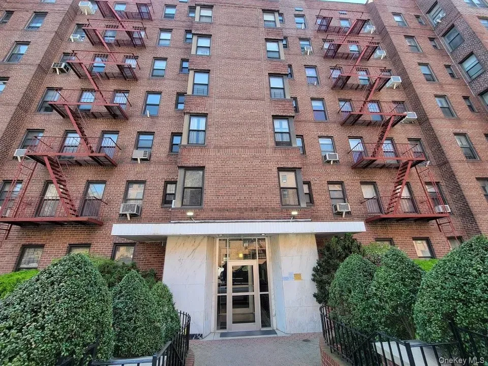 2 Bed 1 Bath Established Mid-Century Residence in Queens, NY - 2