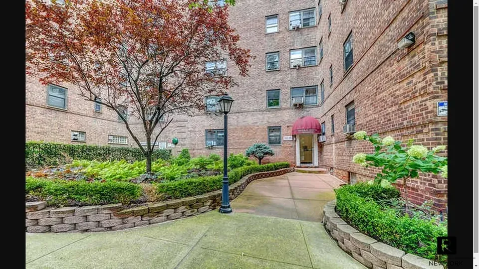 2 Bed 1 Bath Established Mid-Century Residence in Queens, NY