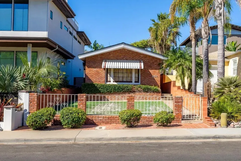 2 Bed 1 Bath Established Mid-Century Residence in San Diego, CA