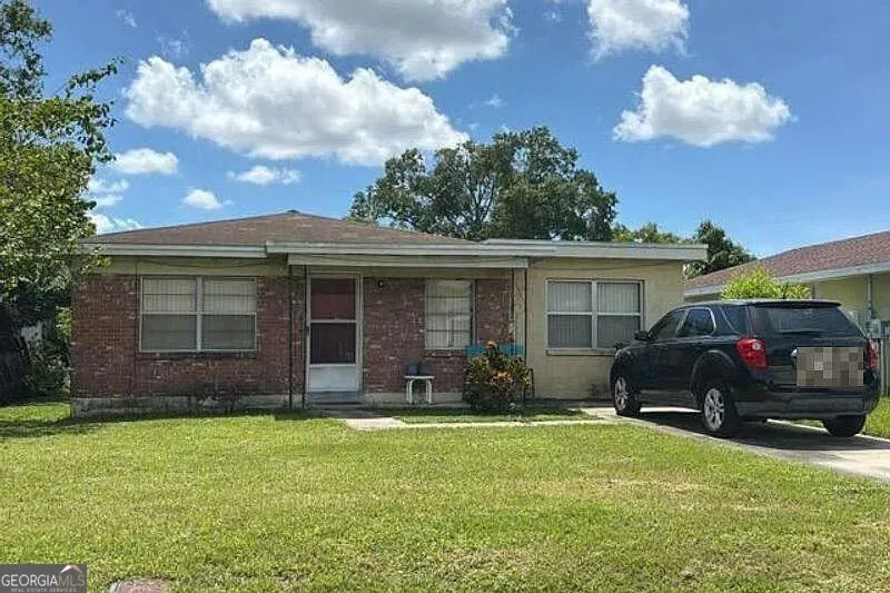 2 Bed 1 Bath Established Mid-Century Residence in Tampa, FL - Hero