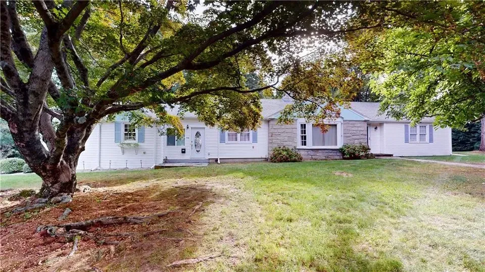 2 Bed 1 Bath Established Mid-Century Residence in Warwick, RI - 1