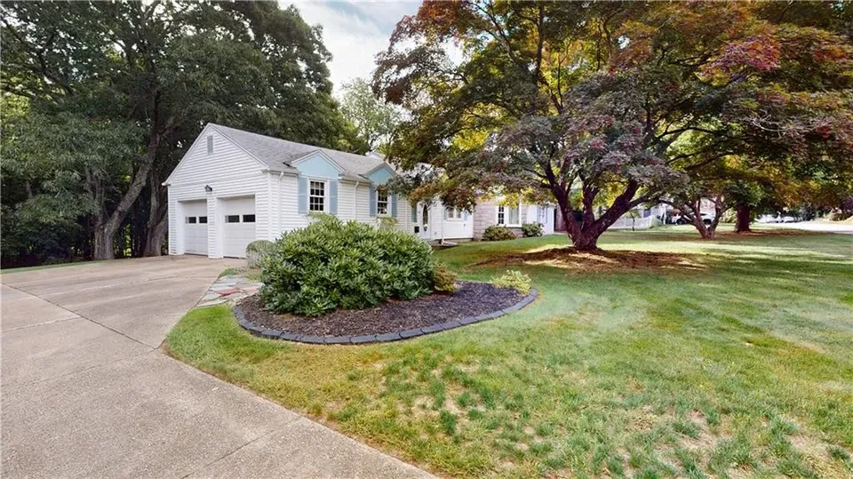 2 Bed 1 Bath Established Mid-Century Residence in Warwick, RI - 3