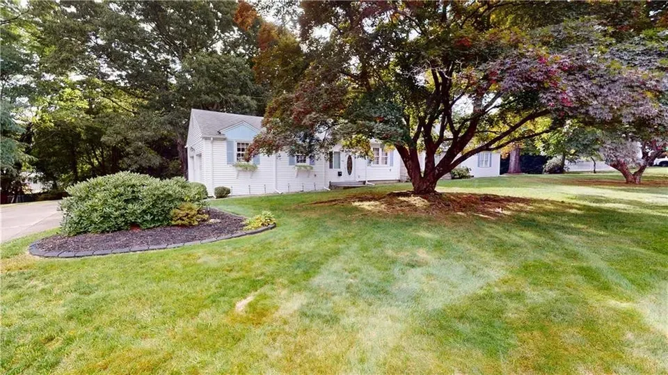 2 Bed 1 Bath Established Mid-Century Residence in Warwick, RI - 4