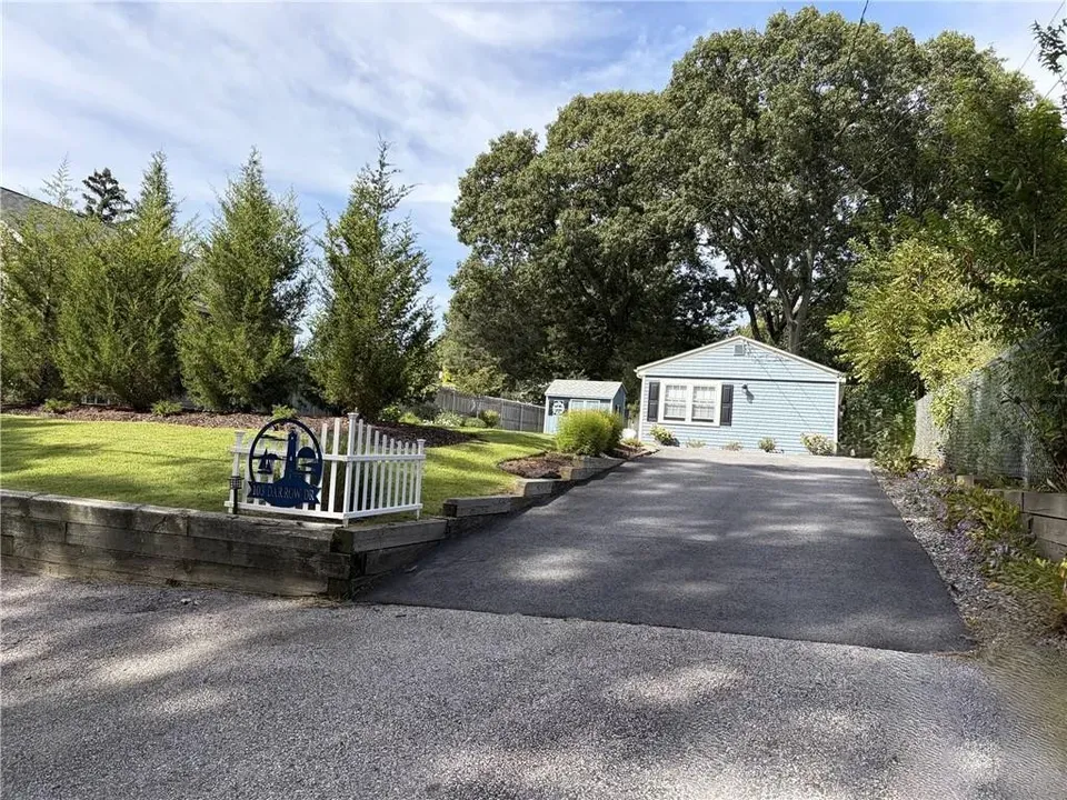 2 Bed 1 Bath Established Mid-Century Residence in Warwick, RI - 4