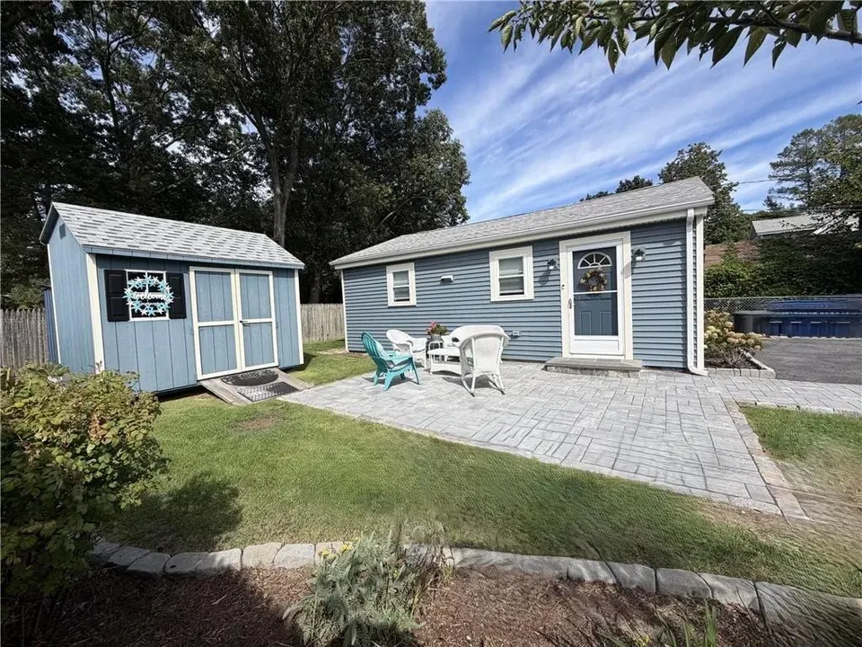 2 Bed 1 Bath Established Mid-Century Residence in Warwick, RI - 5