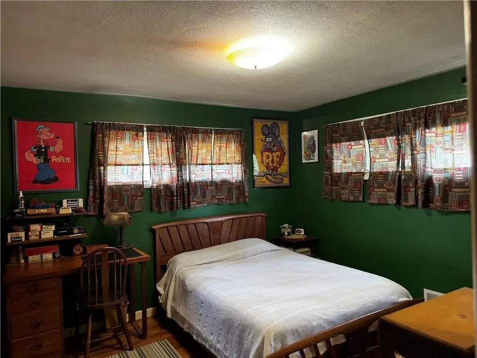 2 Bed 1 Bath Established Mid-Century Residence in Warwick, RI - 5