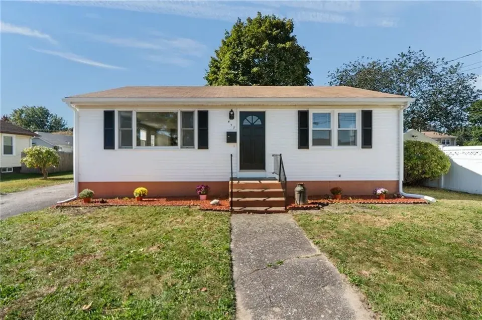 2 Bed 1 Bath Established Mid-Century Residence in Warwick, RI - 2