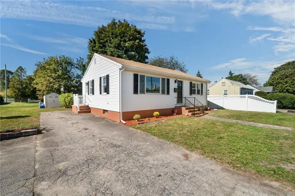 2 Bed 1 Bath Established Mid-Century Residence in Warwick, RI - 4