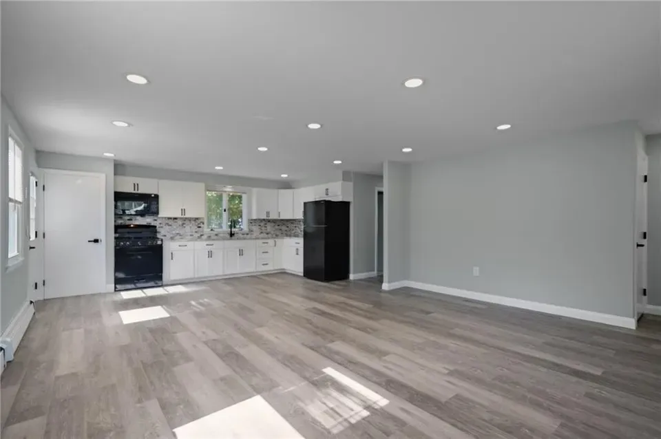 2 Bed 1 Bath Established Mid-Century Residence in Warwick, RI - 5