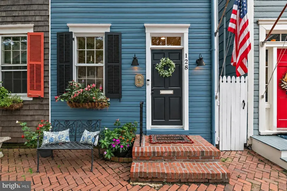 2 Bed 1 Bath Established Multi-Level Townhouse in Annapolis, MD