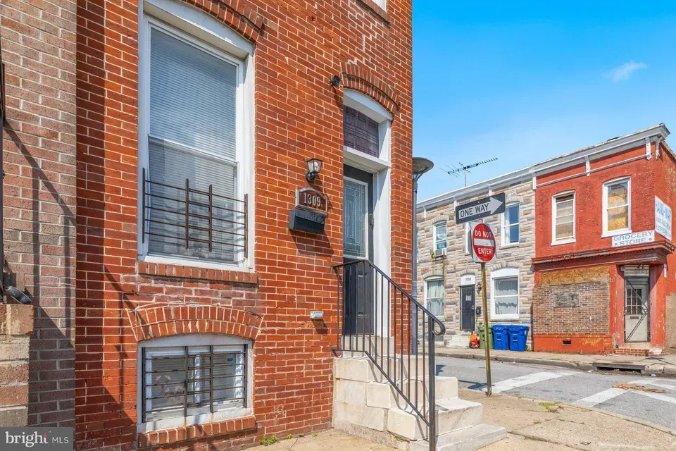 2 Bed 1 Bath Established Multi-Level Townhouse in Baltimore, MD - 3