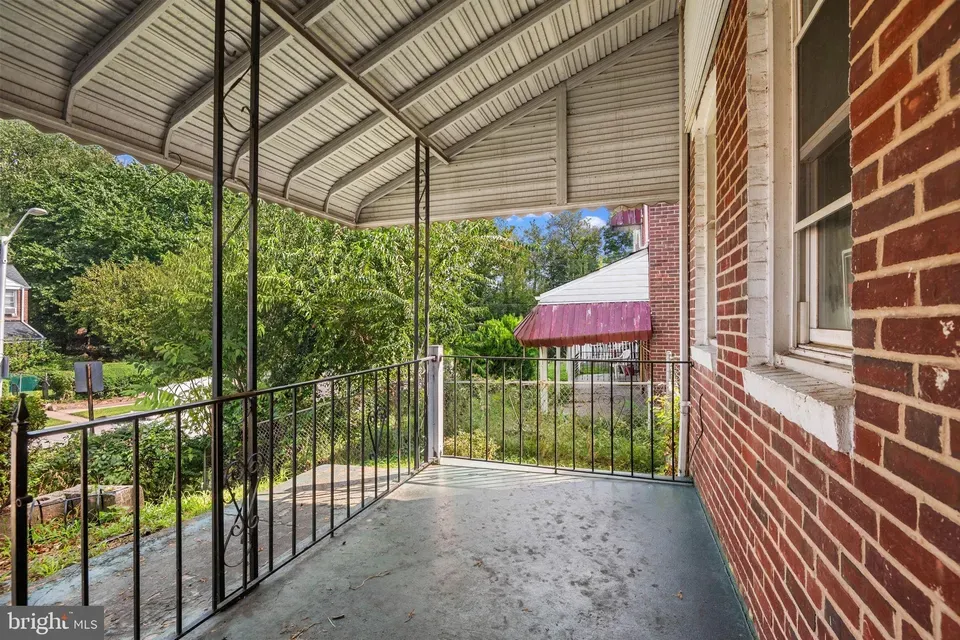 2 Bed 1 Bath Established Multi-Level Townhouse in Baltimore, MD - 5