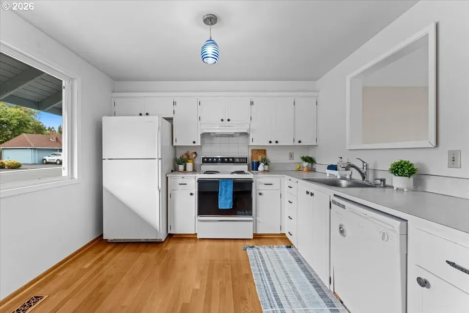 2 Bed 1 Bath Established Multi-Level Townhouse in Beaverton, OR - 3