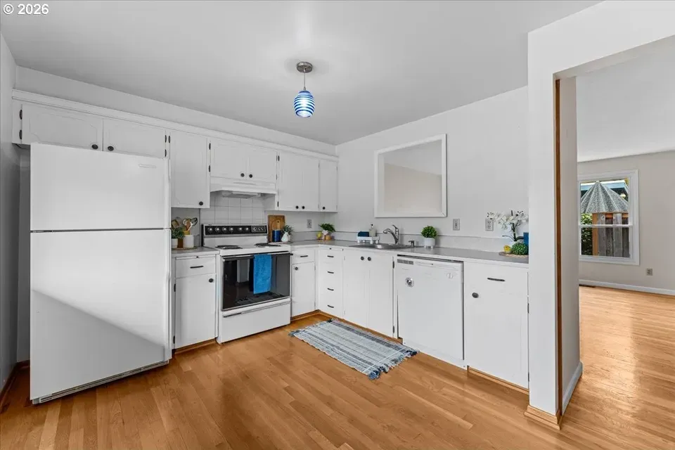 2 Bed 1 Bath Established Multi-Level Townhouse in Beaverton, OR - 4