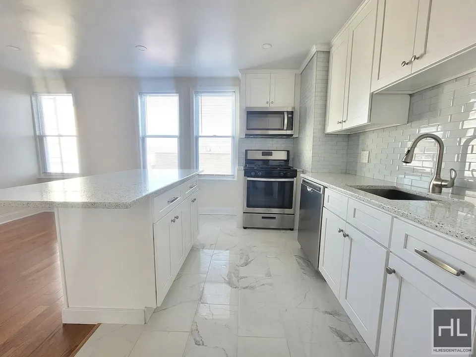 2 Bed 1 Bath Established Multi-Level Townhouse in Brooklyn, NY - 3