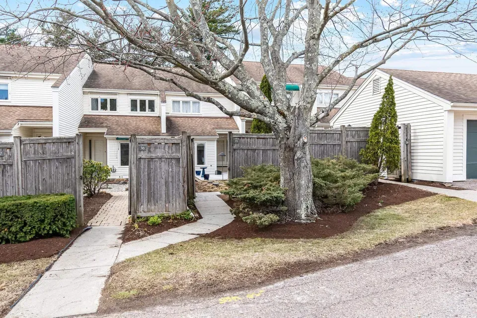 2 Bed 1 Bath Established Multi-Level Townhouse in Burlington, VT - 2