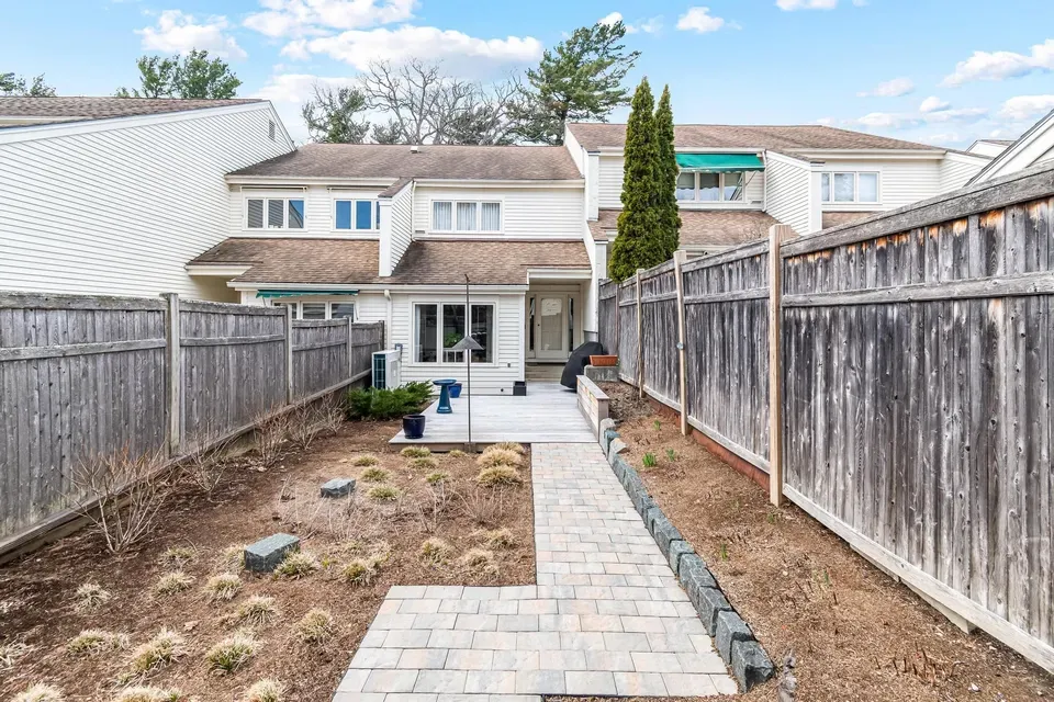 2 Bed 1 Bath Established Multi-Level Townhouse in Burlington, VT - 4