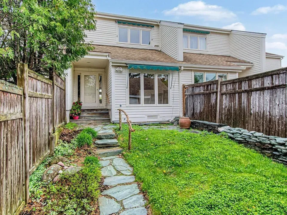 2 Bed 1 Bath Established Multi-Level Townhouse in Burlington, VT - 2