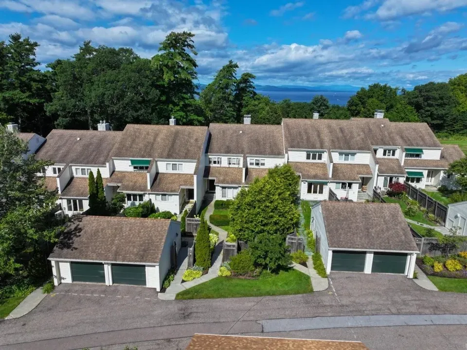 2 Bed 1 Bath Established Multi-Level Townhouse in Burlington, VT - 3