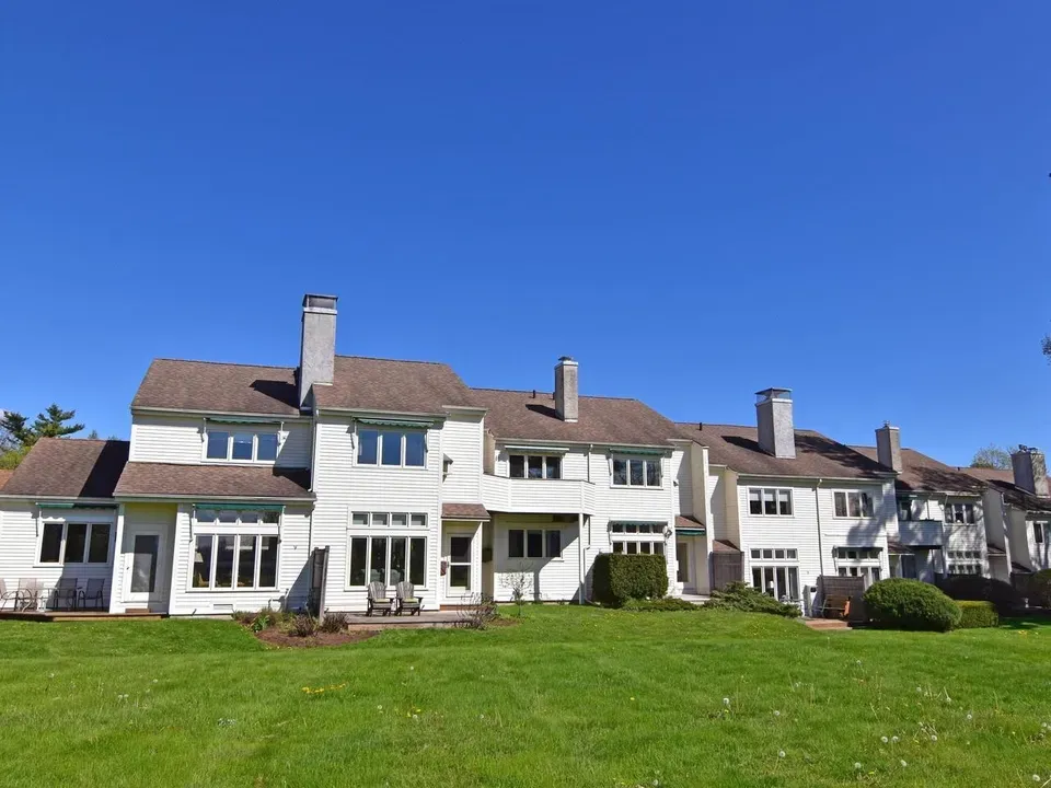 2 Bed 1 Bath Established Multi-Level Townhouse in Burlington, VT - 4