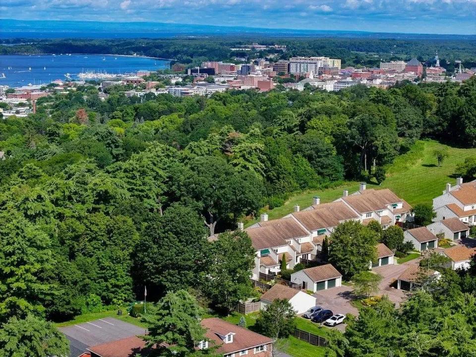 2 Bed 1 Bath Established Multi-Level Townhouse in Burlington, VT - 5