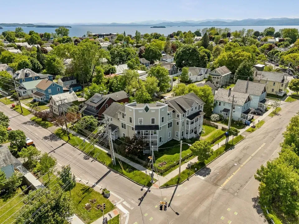 2 Bed 1 Bath Established Multi-Level Townhouse in Burlington, VT - 1
