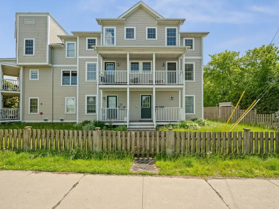 2 Bed 1 Bath Established Multi-Level Townhouse in Burlington, VT - 2