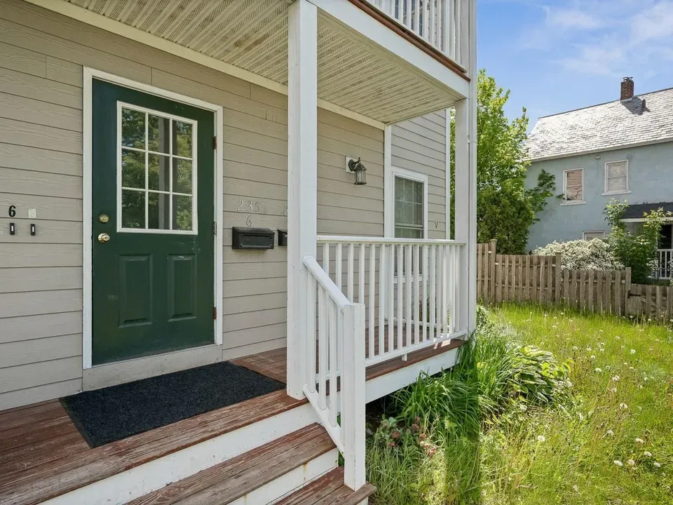 2 Bed 1 Bath Established Multi-Level Townhouse in Burlington, VT - 5