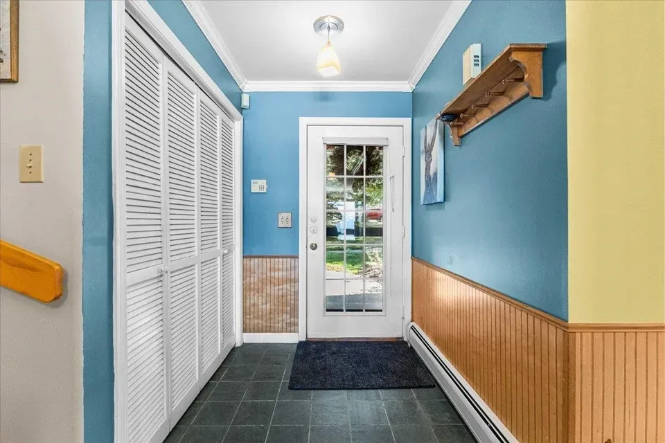2 Bed 1 Bath Established Multi-Level Townhouse in Burlington, VT - 4