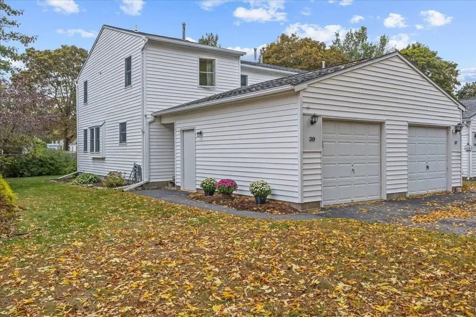 2 Bed 1 Bath Established Multi-Level Townhouse in Burlington, VT - 1