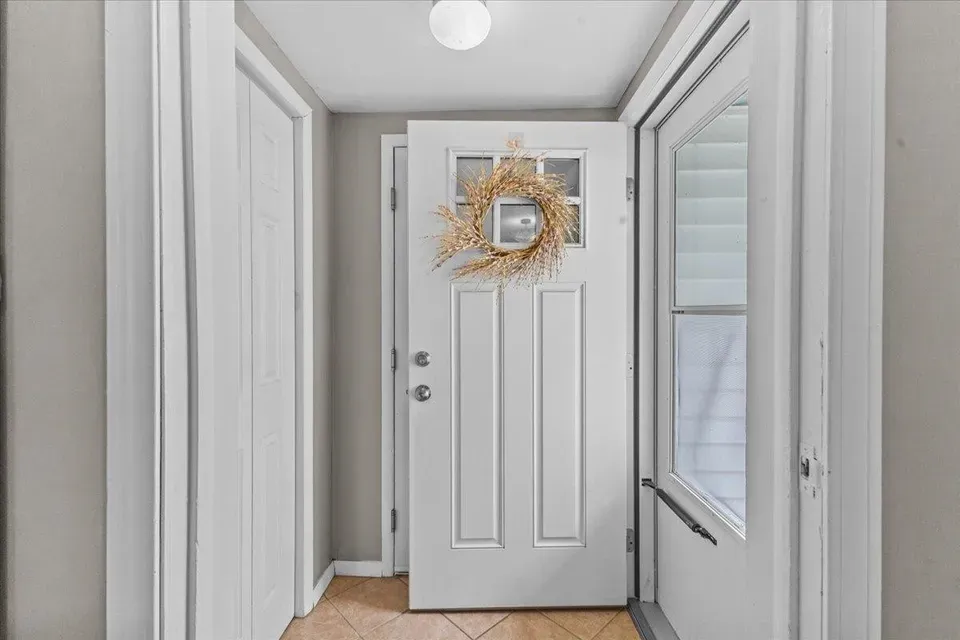 2 Bed 1 Bath Established Multi-Level Townhouse in Burlington, VT - 4