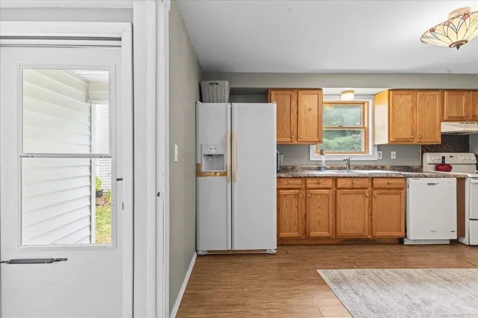 2 Bed 1 Bath Established Multi-Level Townhouse in Burlington, VT - 5