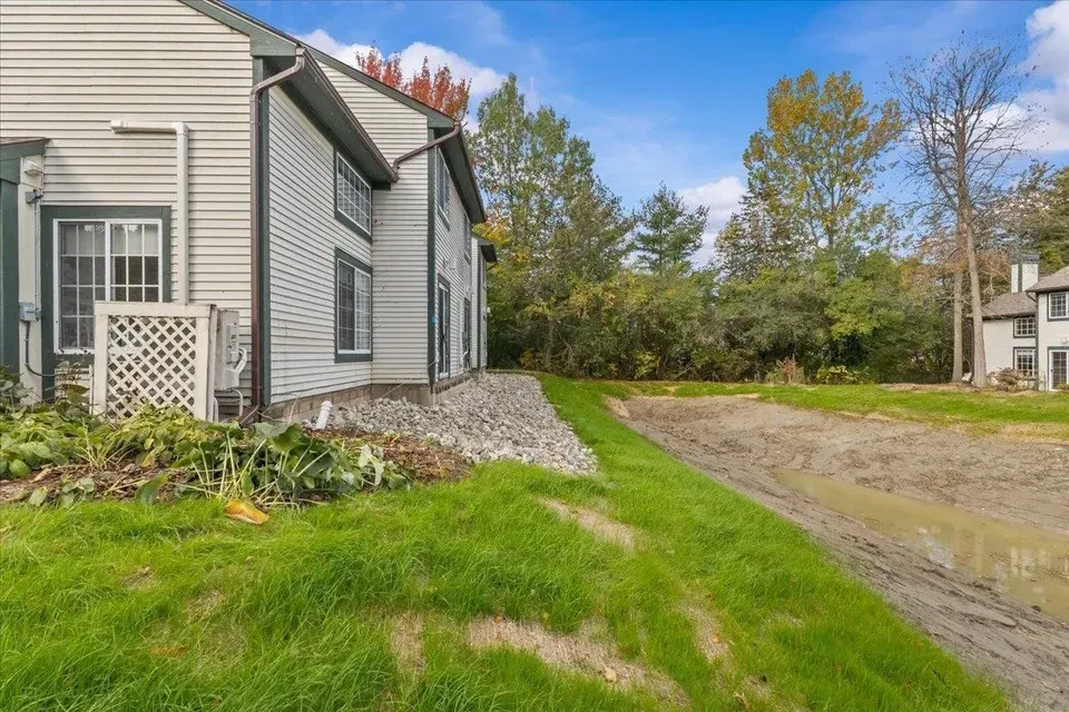 2 Bed 1 Bath Established Multi-Level Townhouse in Burlington, VT - 3