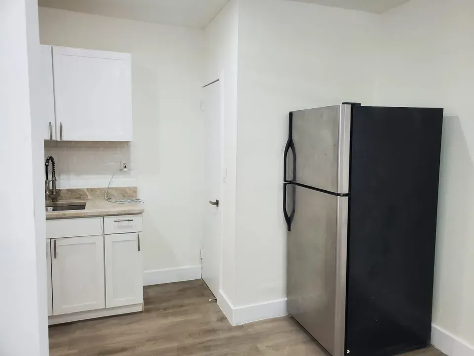 2 Bed 1 Bath Established Multi-Level Townhouse in Hollywood, FL - 5